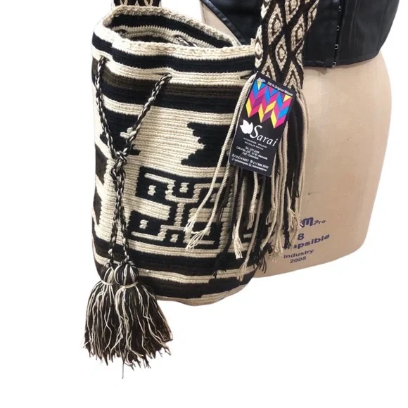 NWT SARAI WAYUU Black and Tan Patterned Woven Crossbody Bag Columbia made XL - Picture 3 of 16